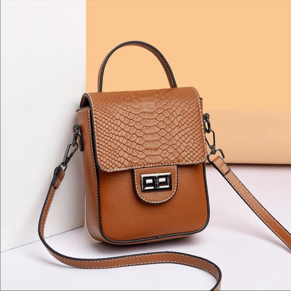 Mini crossbody/ cell phone bag - Picture 3 of 10